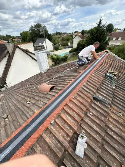 Réparation de faîtage et tuiles sur charpente — Top Renov Toiture Essonne