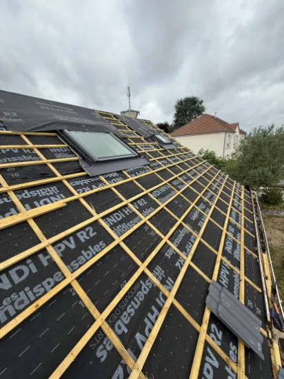 Rénovation de toiture avec pose d'écran sous-toiture et liteaux dans l'Essonne — Top Renov Toiture